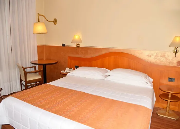 Hotel Amadeus E Teatro